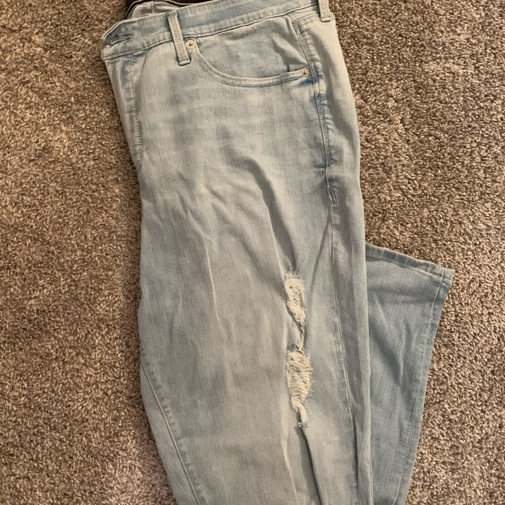 Light Ripped Jeans - Picture 4 of 4